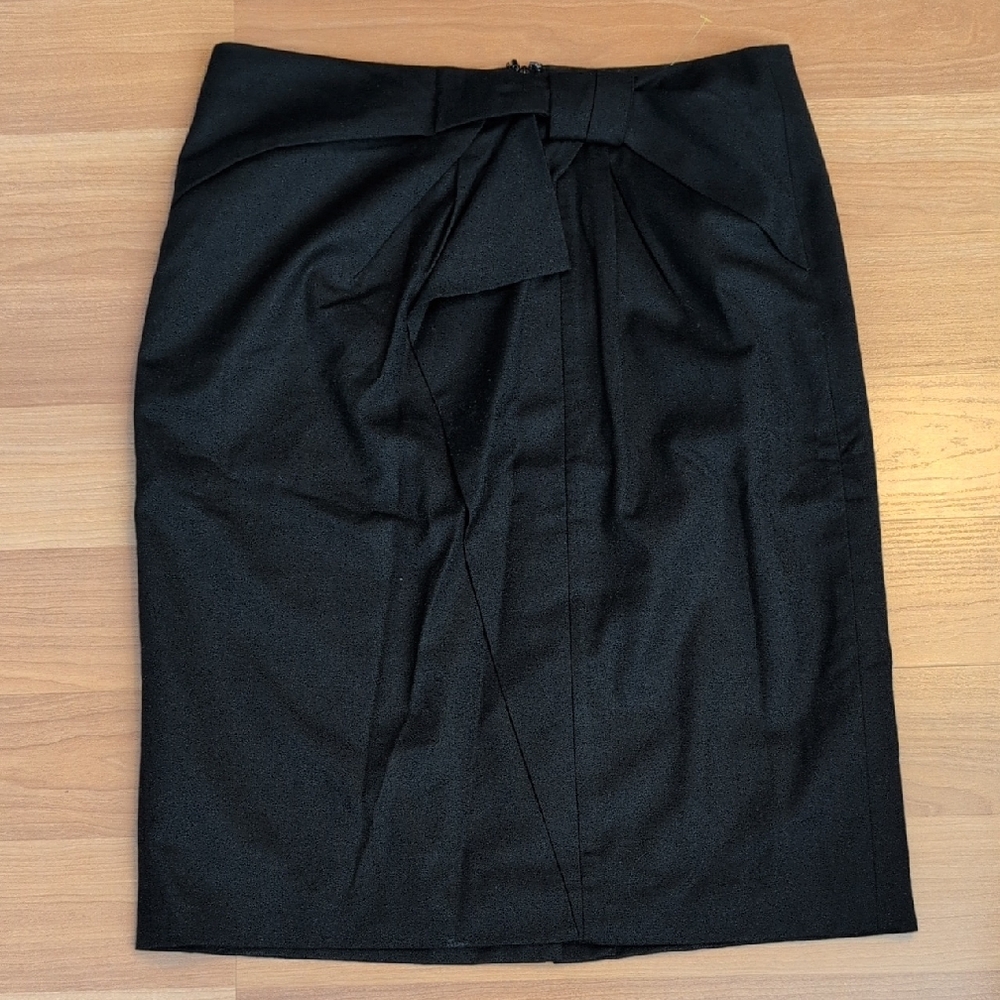 Banana Republic Black Fully Lined Wool Pencil Skirt with Front Bow Detail Size 6